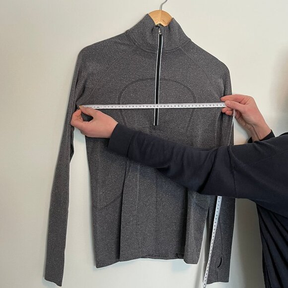 lululemon. Swiftly Tech 1/2 Zip. Long Sleeve Top. Grey Color. Size 8. Womens. - Picture 10 of 11